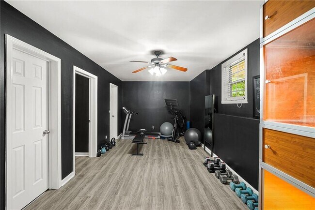 Building Photo - 176 Oak Leaf Dr