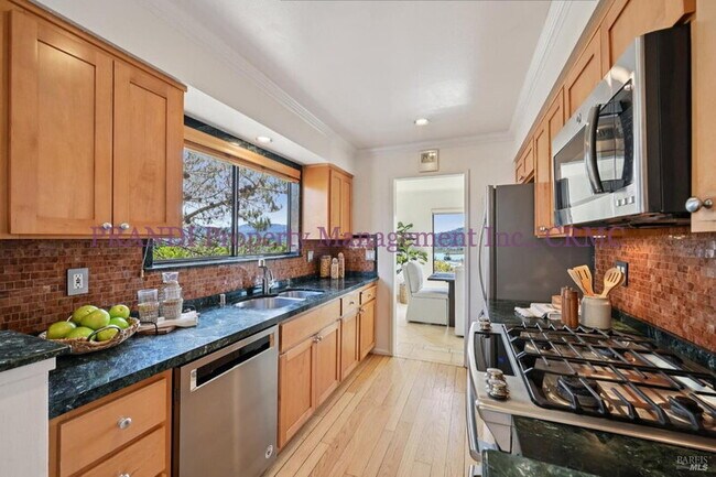 Building Photo - 4 Milland Ct