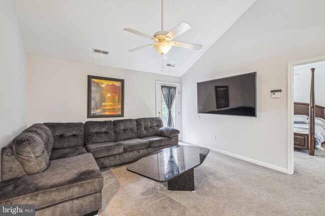 Building Photo - 102 Hunter's Way