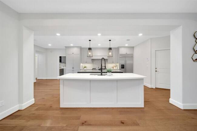 Building Photo - 20730 Windrose Bend Dr