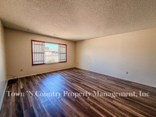 Building Photo - 732 La Mesa Dr