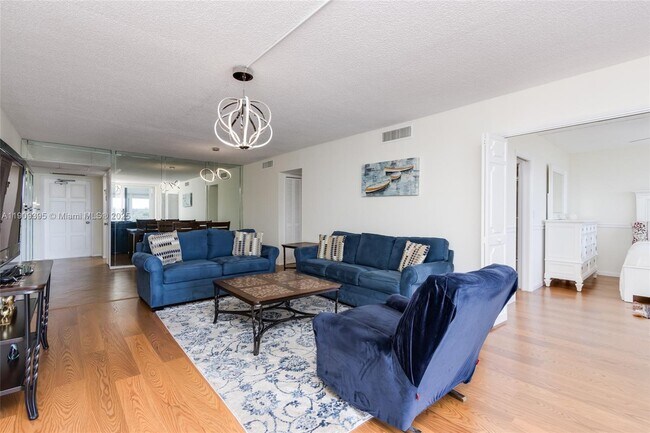 Building Photo - 2671 S Course Dr