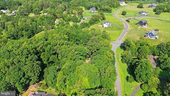 Building Photo - 2 English Hills Dr