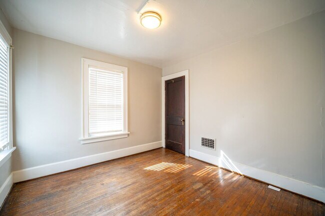 Building Photo - 838 Dennison Ave