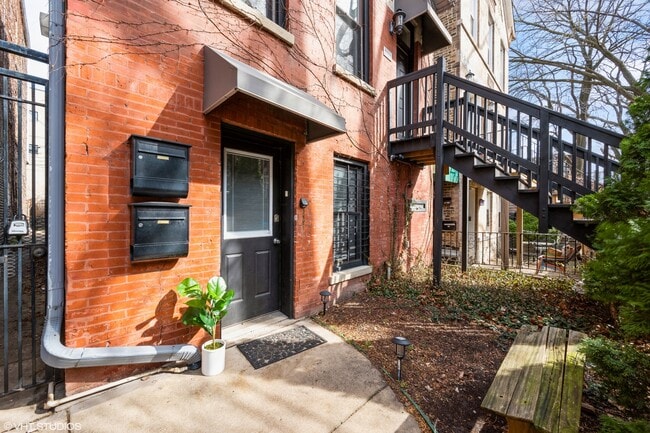 Building Photo - 2116 W Lyndale St