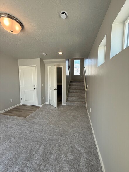 Building Photo - 358 N Corridor Ln