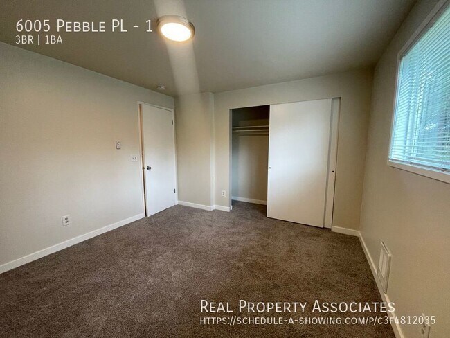 Building Photo - Affordable 3 bed, 1 bath unit w/laundry in...
