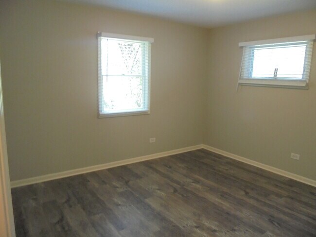 Building Photo - 1434 Walnut Dr