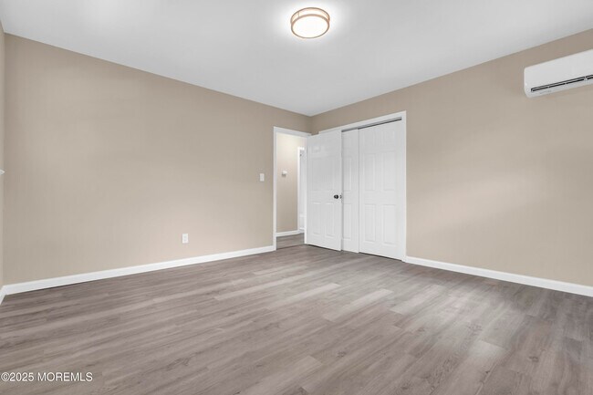 Building Photo - 1105 Comstock St