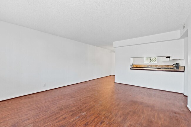 Building Photo - 2-Bedroom 1st-Floor Apartment – Move In To...