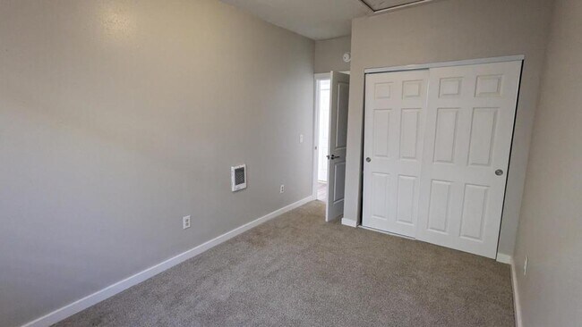 Building Photo - 3967 Hayesville Dr NE