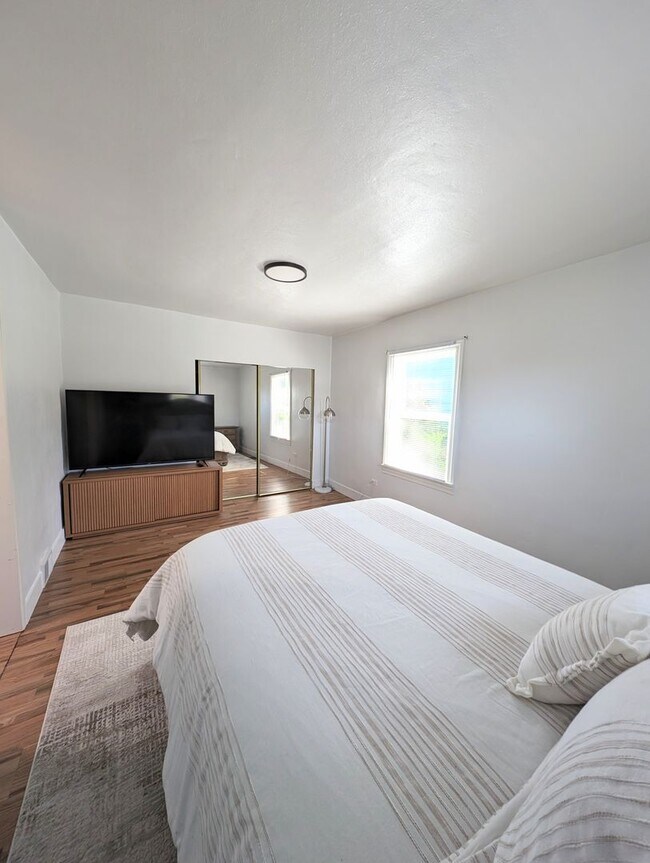 Building Photo - Updated 3 Bedroom Charmer in the Heart of ...