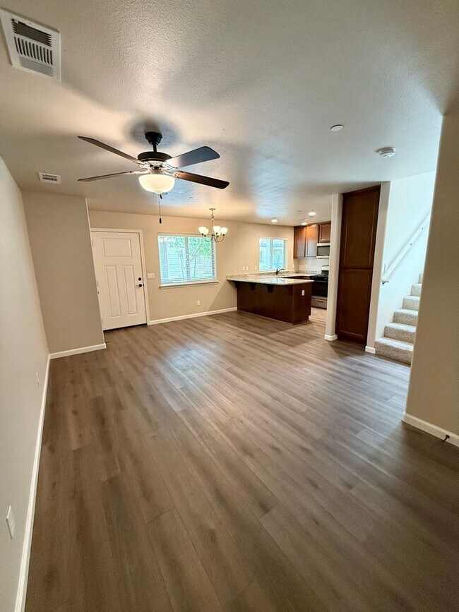 Building Photo - Move In Ready 3 Bed 2.5 Bath!!!