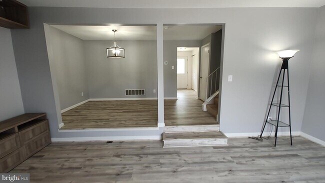 Building Photo - 2 Shadowbrook Ct