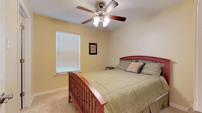 Building Photo - 909 Rancho Caribe Dr