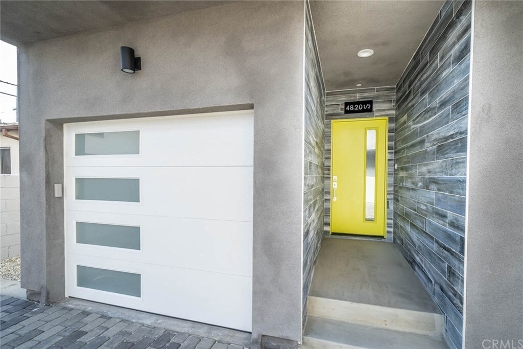 Building Photo - 4820 St Charles Pl