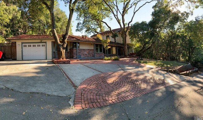 Building Photo - 848 Acalanes Rd