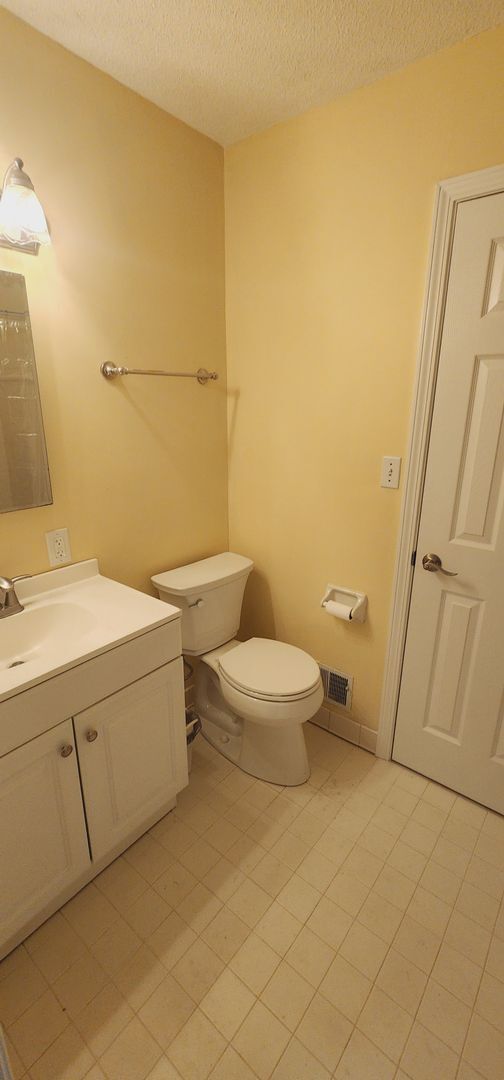 Building Photo - 209 Knoll Crest Dr