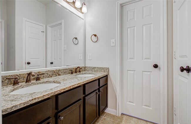 Building Photo - 28666 Pleasant Forest Dr
