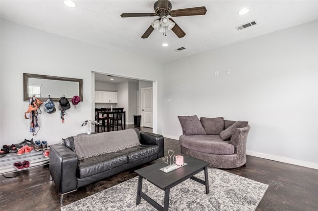 Building Photo - 3122 Molly Dr