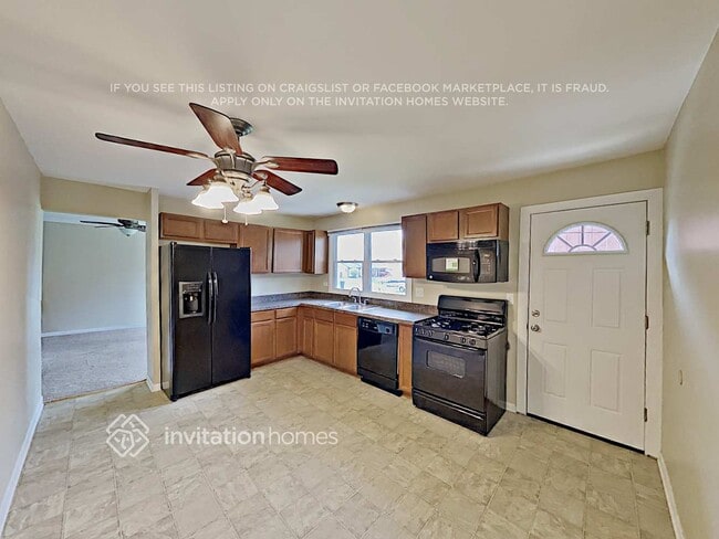 Building Photo - 416 Deerpath Dr