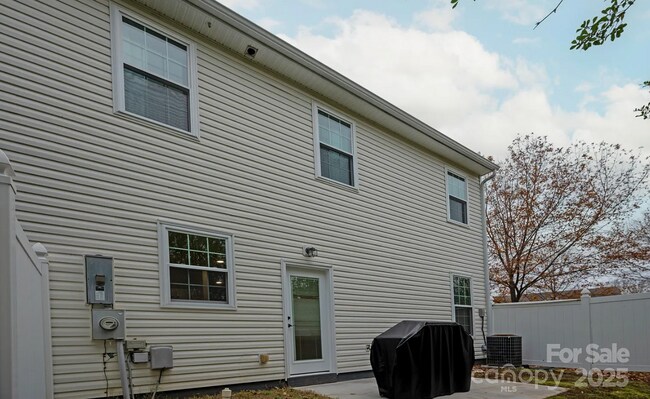 Building Photo - 2269 Winthrop Chase Dr