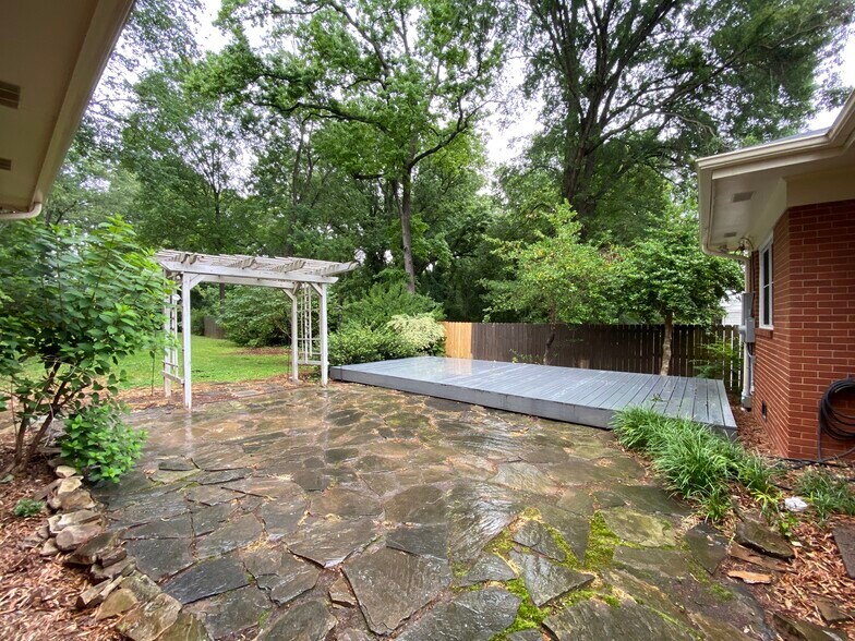 Building Photo - 627 mayview dr