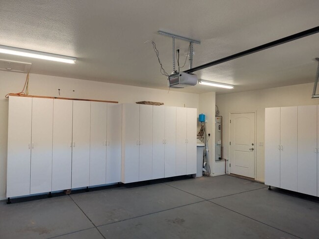 Building Photo - Gorgeous 3 Bedroom Home in SunRiver 55+ Community!