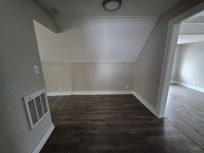 Building Photo - 512 S Washington St