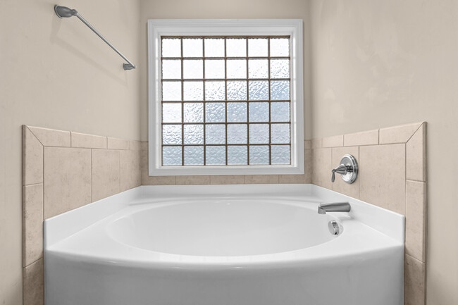 Building Photo - 518 New Hanover Trl