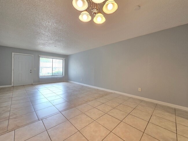 Building Photo - 605 Northlake Blvd