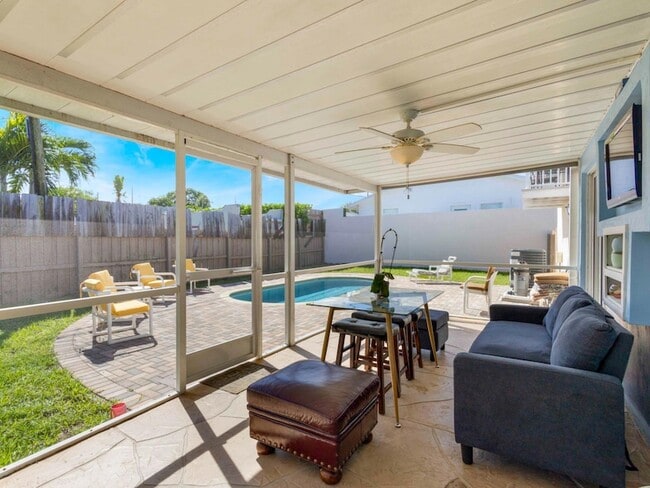 Building Photo - 832 Green St