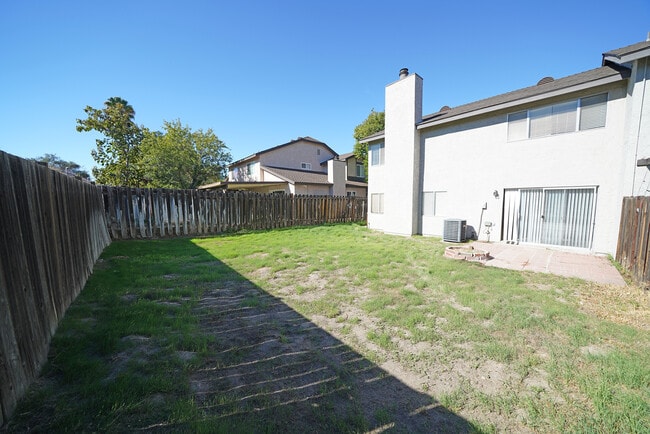 Building Photo - 16916 Shinedale Dr