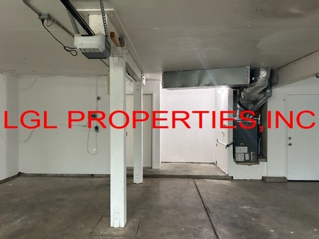 Building Photo - 1470 Pebblewood Dr