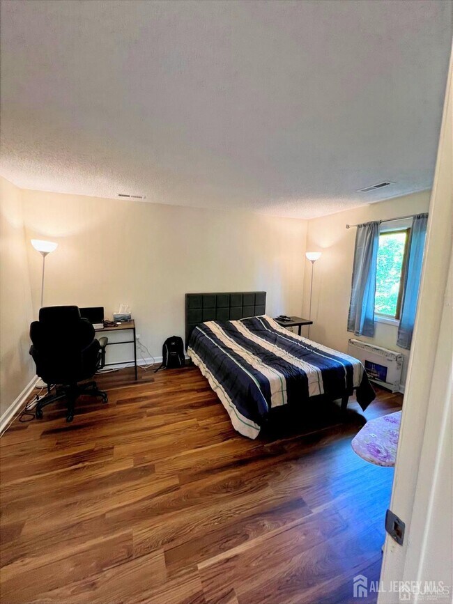 Building Photo - 2304 Aspen Dr