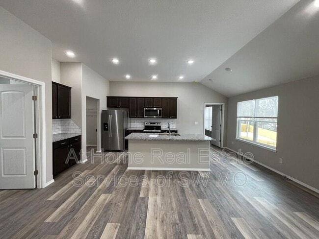 Building Photo - 656 S Southgate Dr