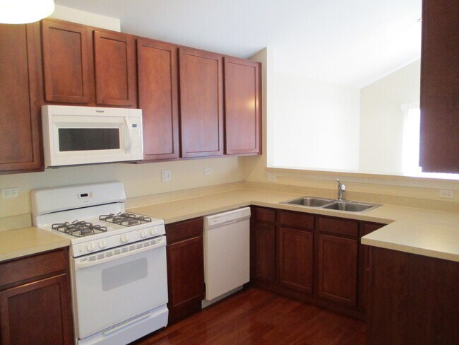Building Photo - 656 S Rosehall Ln