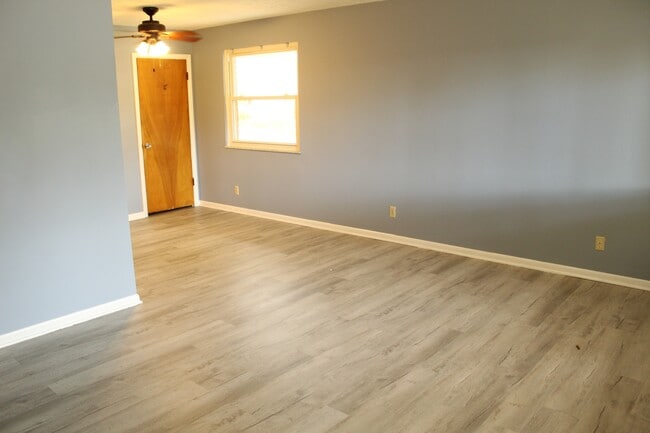 Building Photo - 1703 Shady Lane Rd