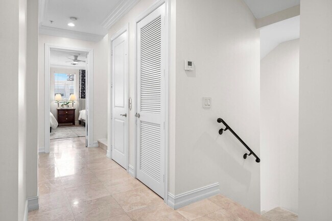 Building Photo - 514 N Birch Rd