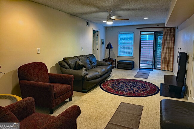 Building Photo - 3550 River Trace Dr