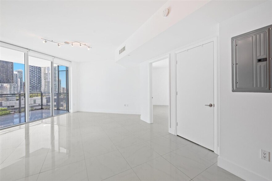 Building Photo - 350 S Miami Ave