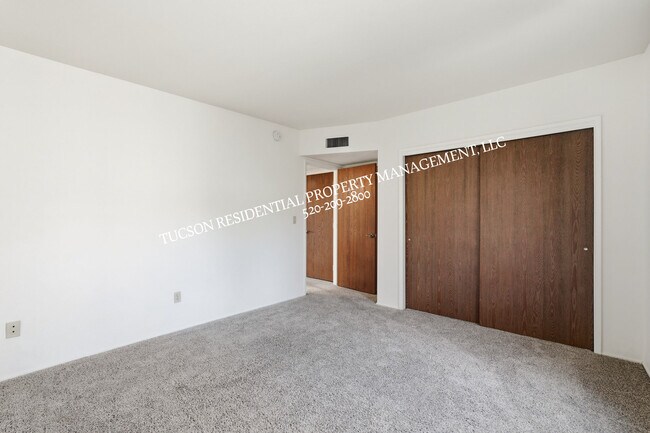 Building Photo - 5810 E Chiricahua Trail