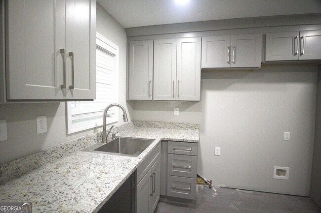Building Photo - 2637 Lester St