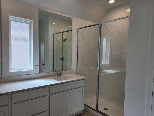 Building Photo - 5827 Linda Cv Ln