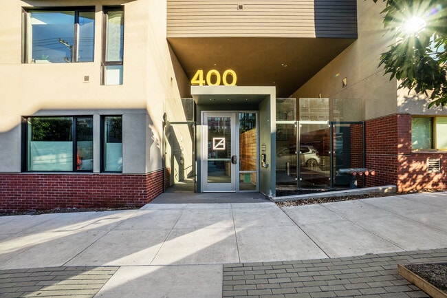 Building Photo - 400 Laguna St