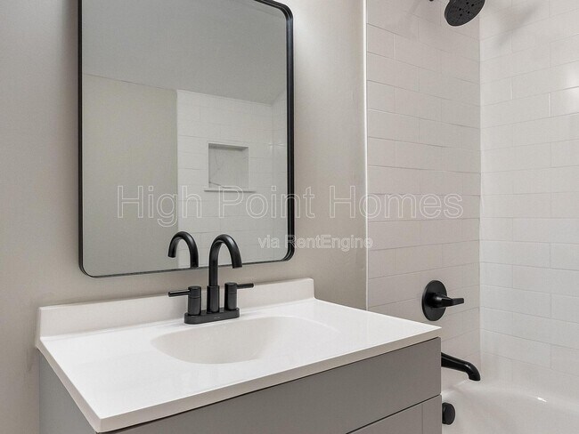 Building Photo - 1201 E 32nd St