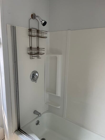 Building Photo - 84 Woodlawn St