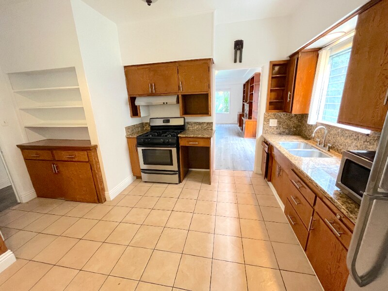 Building Photo - 227 S Gale Dr