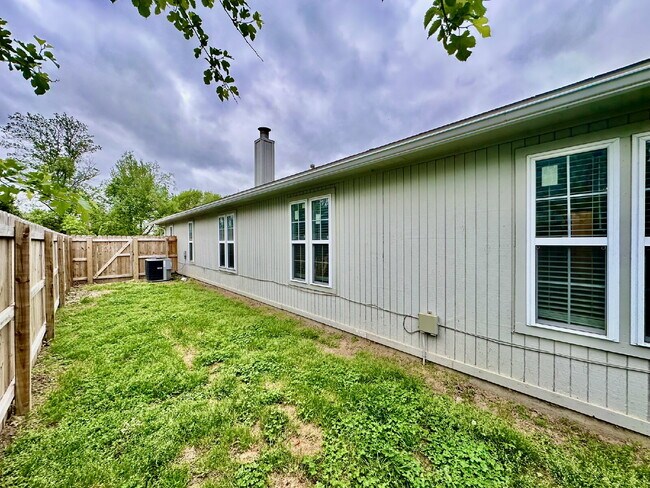 Building Photo - 3513 W Wood St