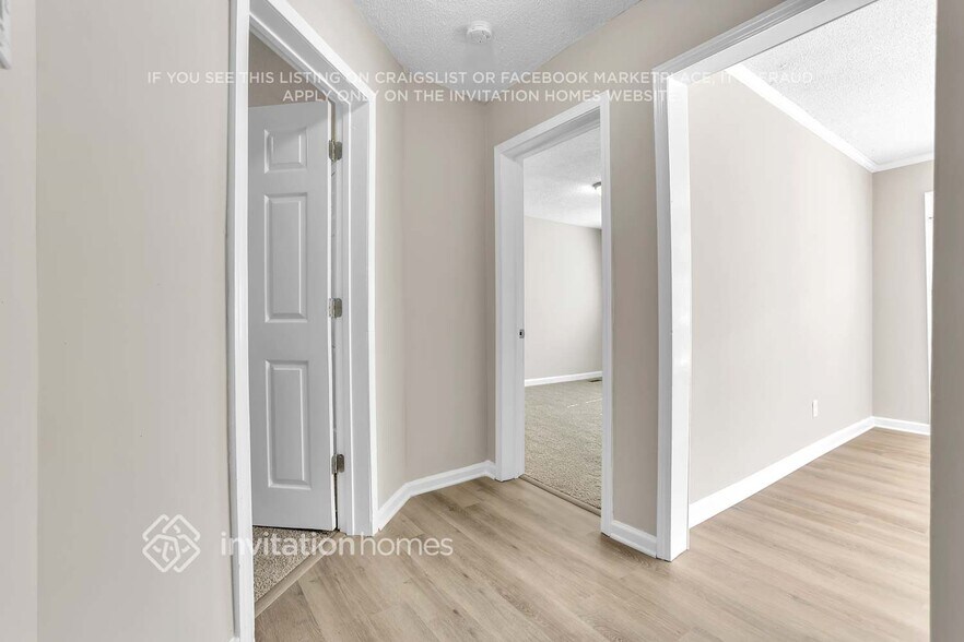 Building Photo - 1959 Laurel Ln